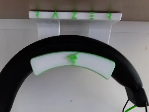 support de casque (sous le bureau)
